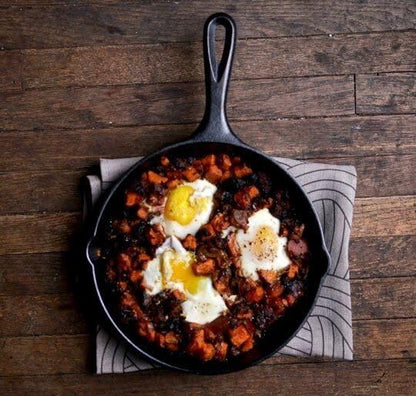 Lodge 9 Inch Cast Iron Pre-Seasoned Skillet – Signature Teardrop Handle - Use in the Oven, on the Stove, on the Grill, or Over a Campfire, Black