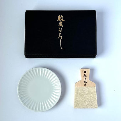 Japanese Traditional Grater for Wasabi and Ginger with Minoyaki Plate Made in Japan (with Minoyaki small plate, white plate & Grater small size)