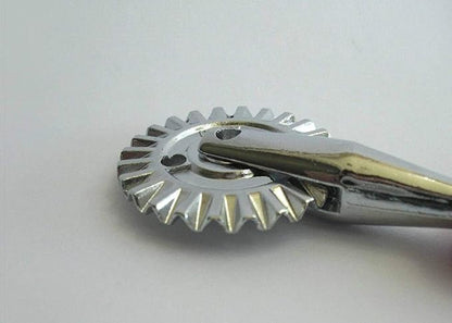 1.6" Pastry Wheel - Dough Stamp Cutter/Crimper, Pasta/Ravioli/Pie Maker, 4cm Stainless Steel Wheel Wooden Handle