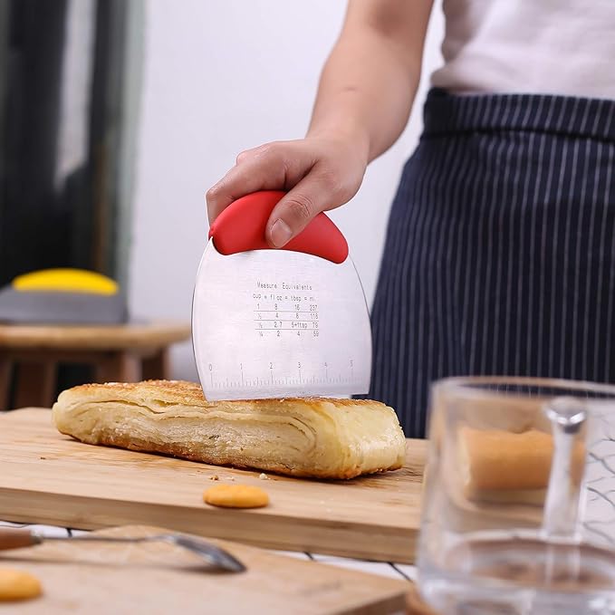 1 pcs Dough Pastry Scraper Chopper/Stainless Steel Dough Scraper Cutter with Ergonomic Rubber Non-Slip Grip/Dough Scraper Cutter/Pro Pastry Pizza Cutter Chopper (Red)
